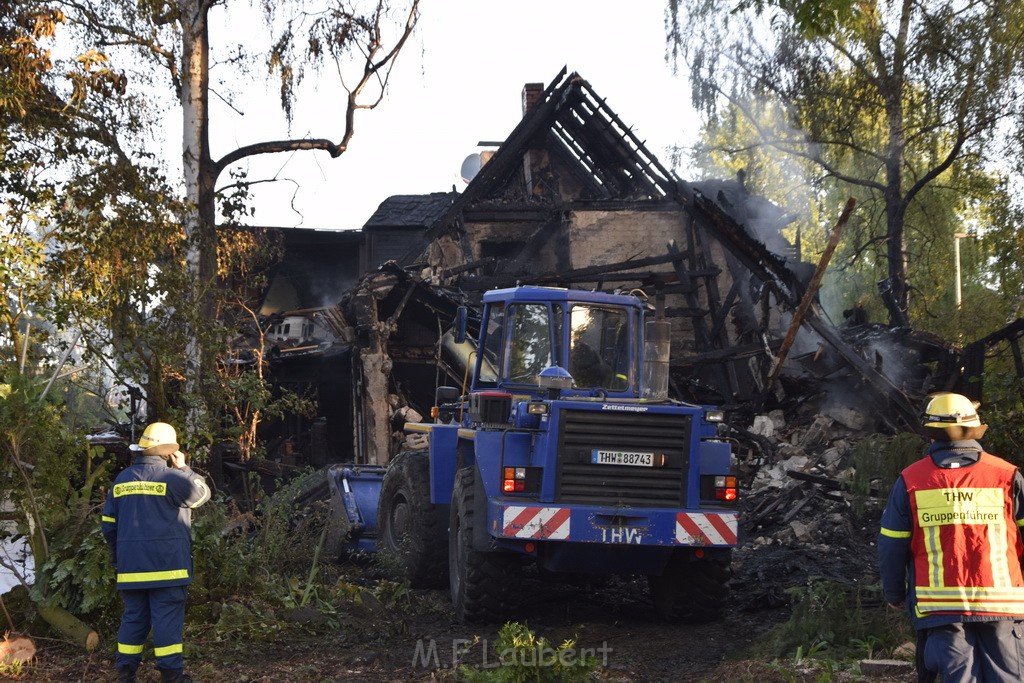 Grossfeuer Einfamilienhaus Siegburg Muehlengrabenstr P1038.JPG - Miklos Laubert